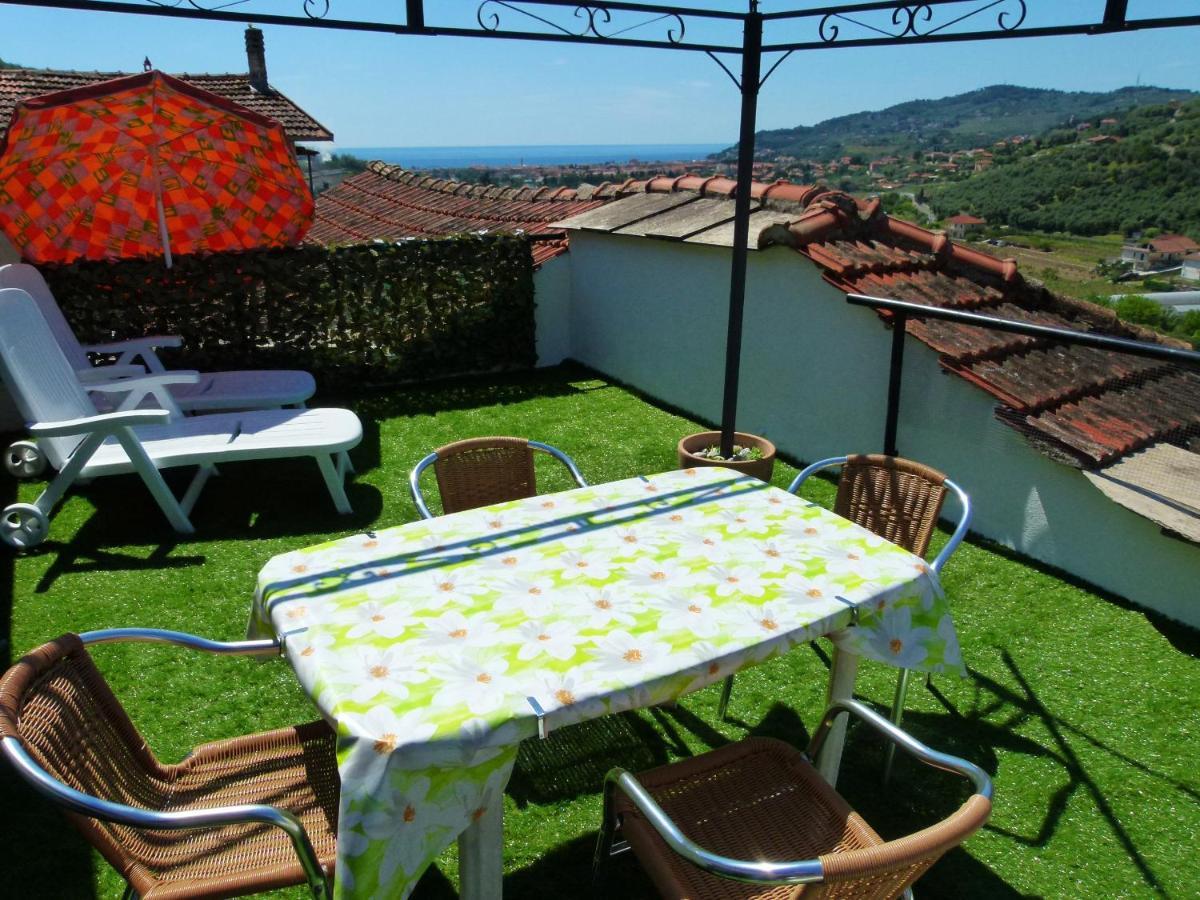 הוילה Diano San Pietro Un Posto Al Sole מראה חיצוני תמונה