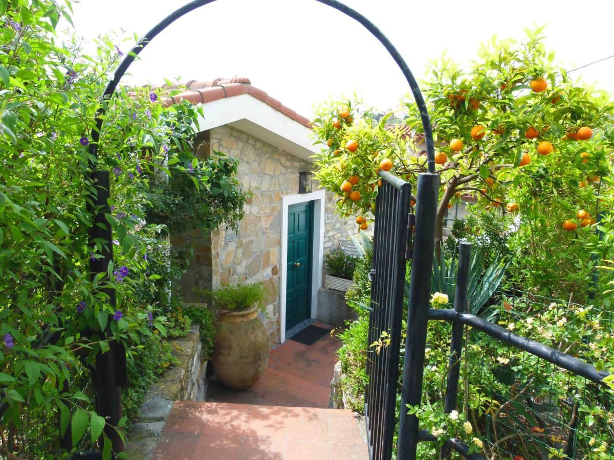 הוילה Diano San Pietro Un Posto Al Sole מראה חיצוני תמונה